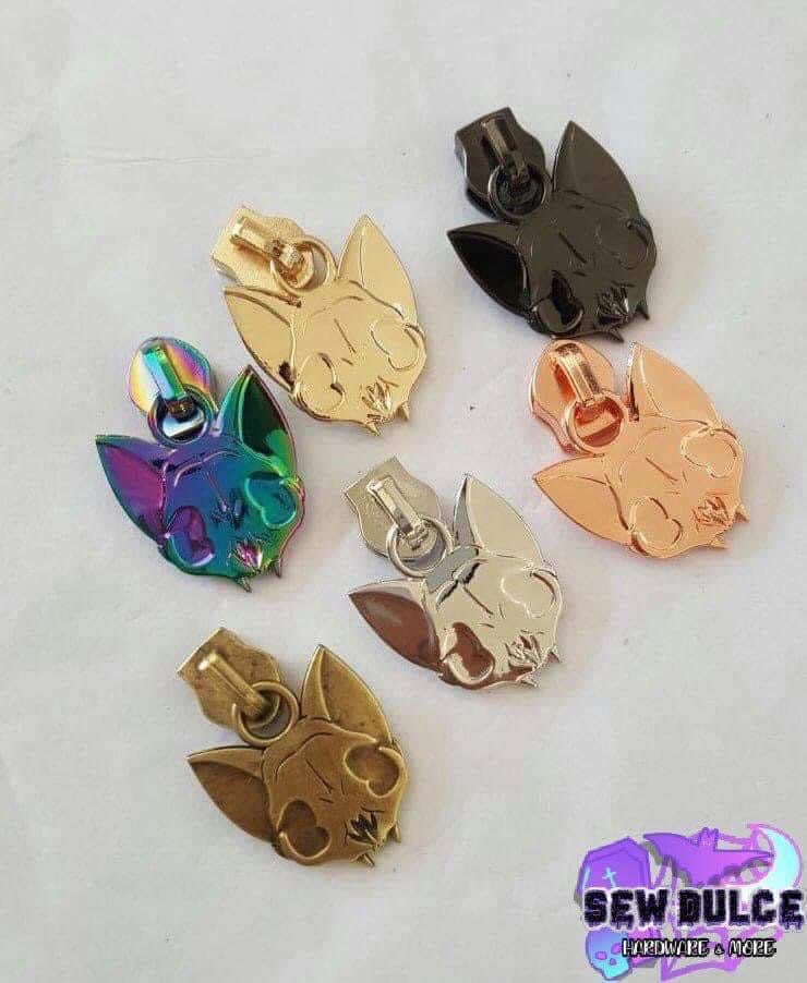 Kitty skulls nylon #5 zipper pull