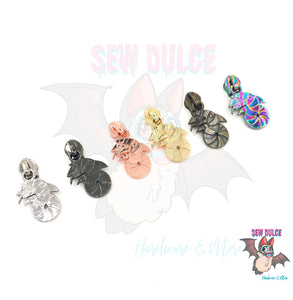 Sandy Worm zipper pulls