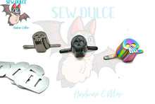 Load image into Gallery viewer, Skull Purse Feet
